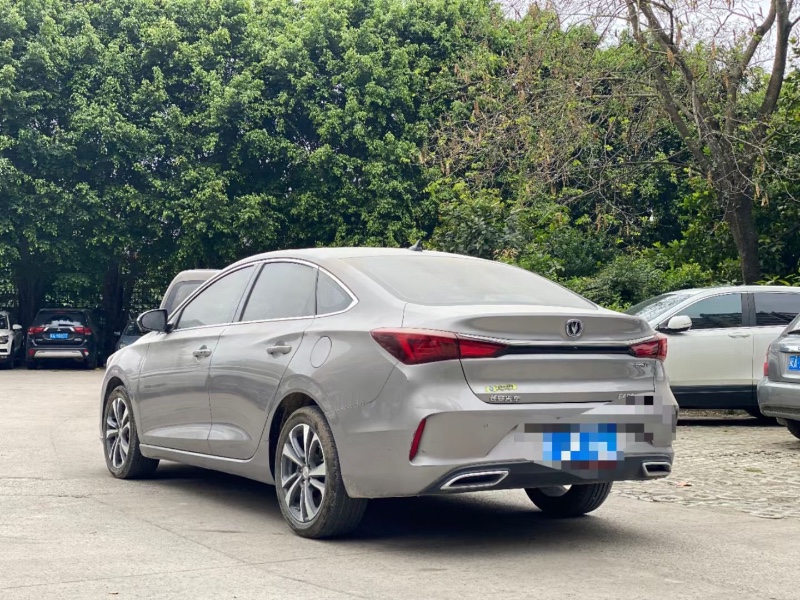 廈門20年長安汽車逸動6