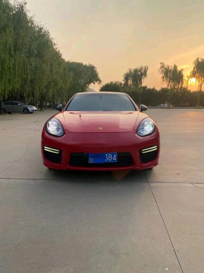 煙臺12年保時捷帕拉梅拉9