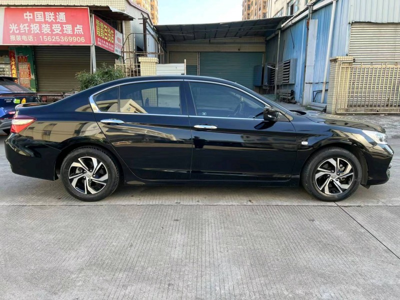 中山17年本田雅阁2