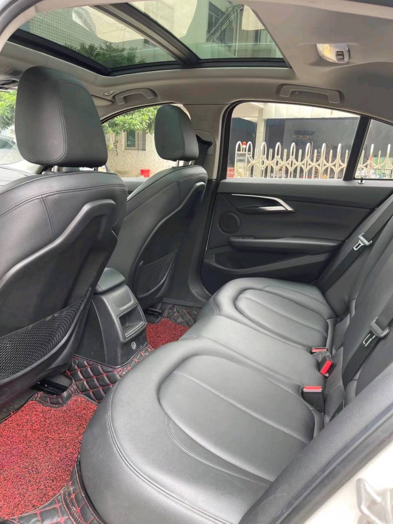 中山17年宝马1系7