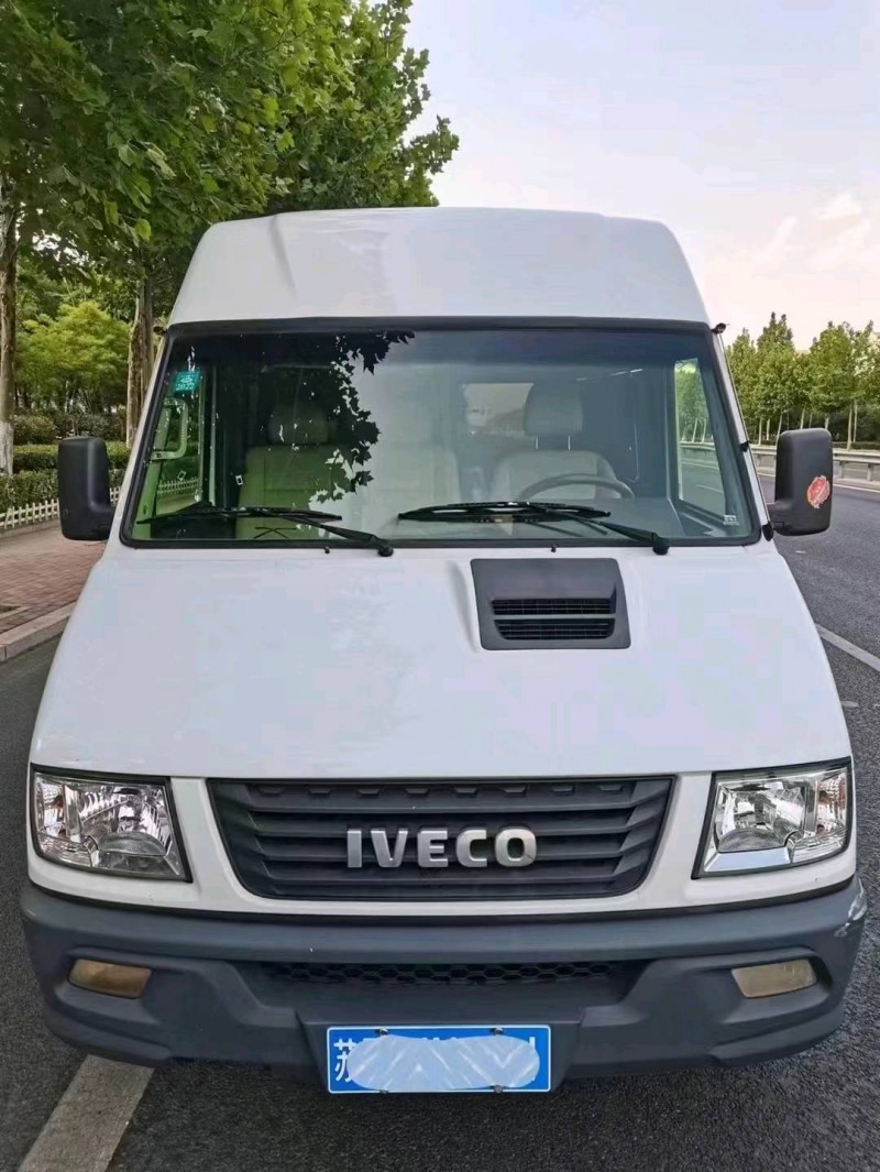 北京18年依维柯得意1