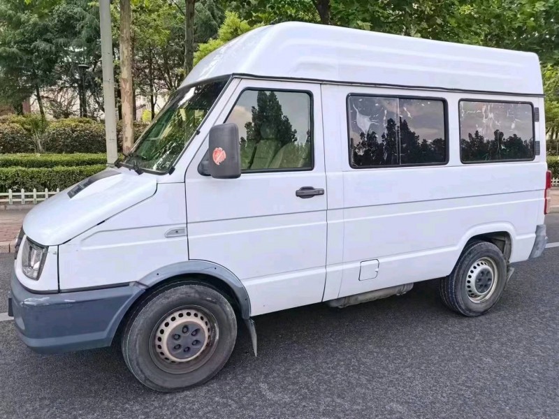 北京18年依维柯得意2