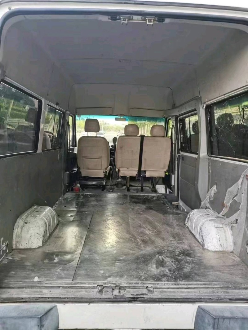 北京18年依维柯得意4