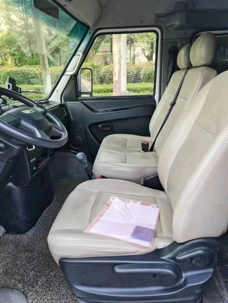 北京18年依维柯得意5