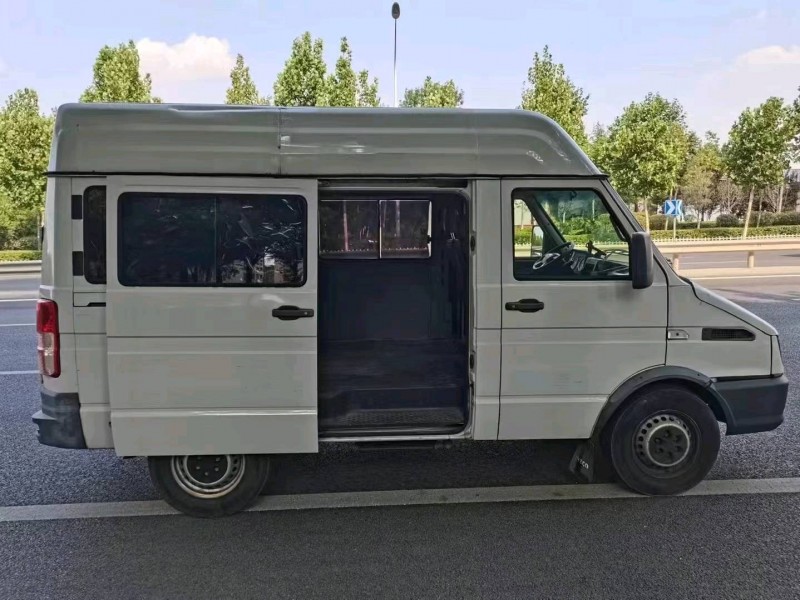 北京18年依维柯得意7