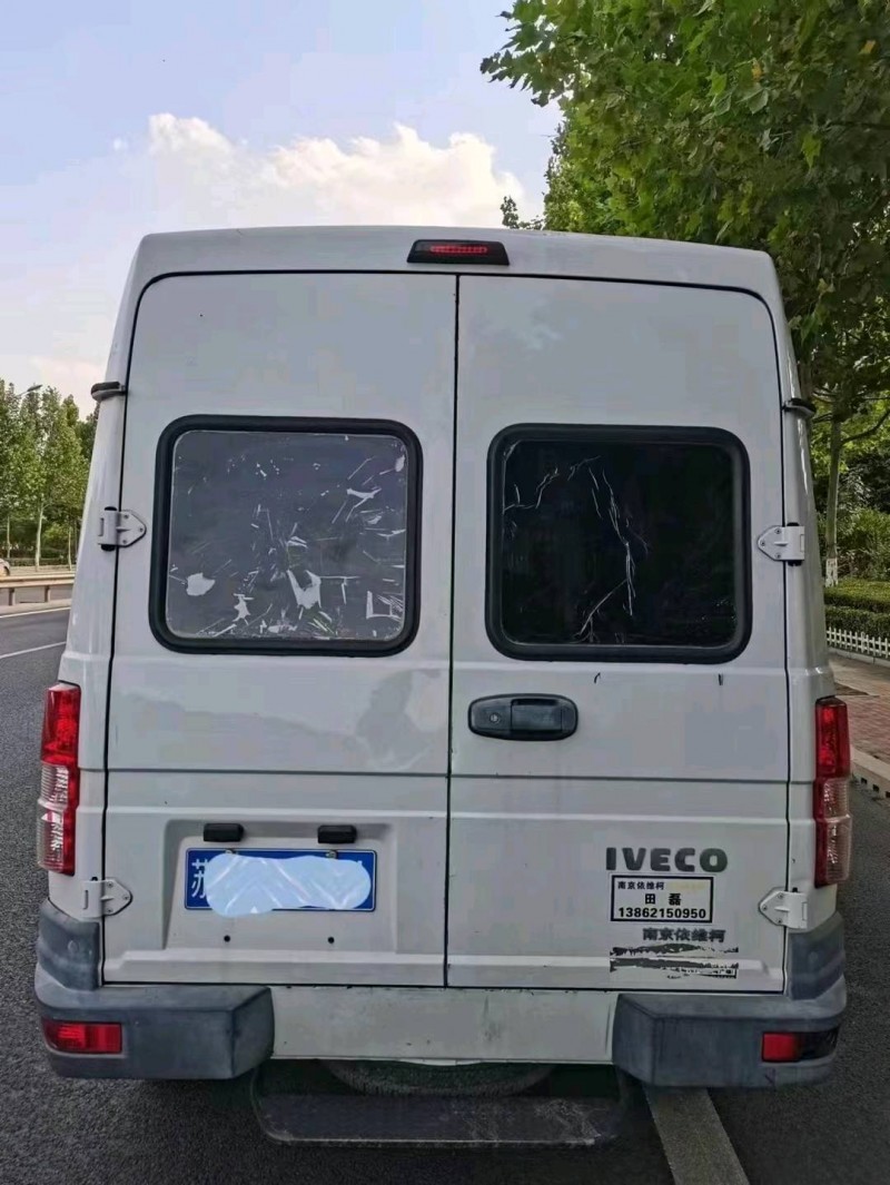 北京18年依维柯得意8