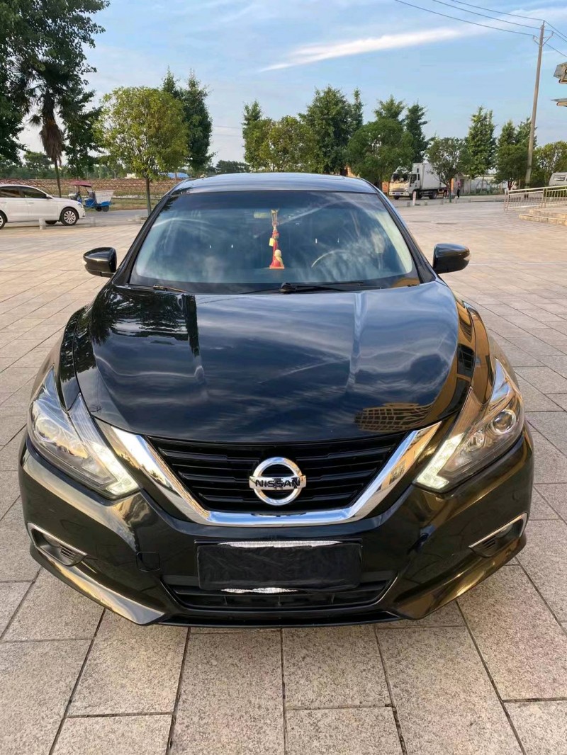 宜昌18年日產天籟1