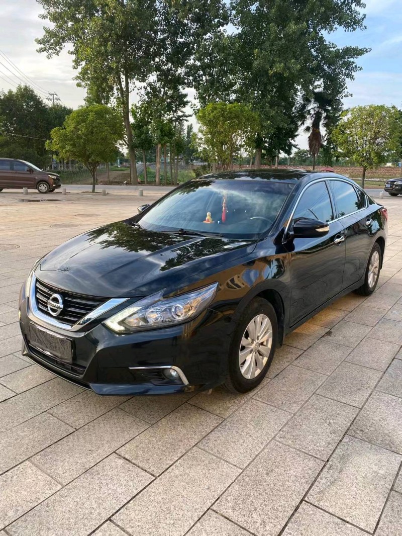 宜昌18年日產天籟2