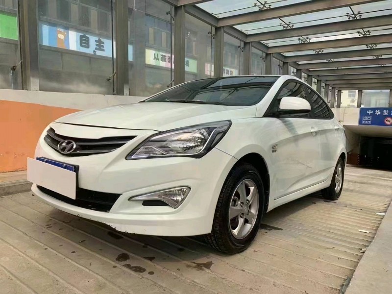 北京17年现代瑞纳1