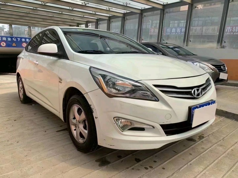 北京17年现代瑞纳2