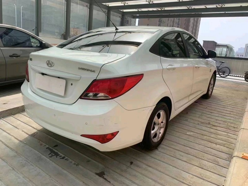 北京17年现代瑞纳3