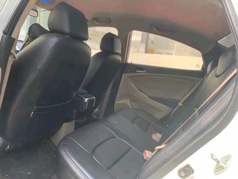 北京17年现代瑞纳6