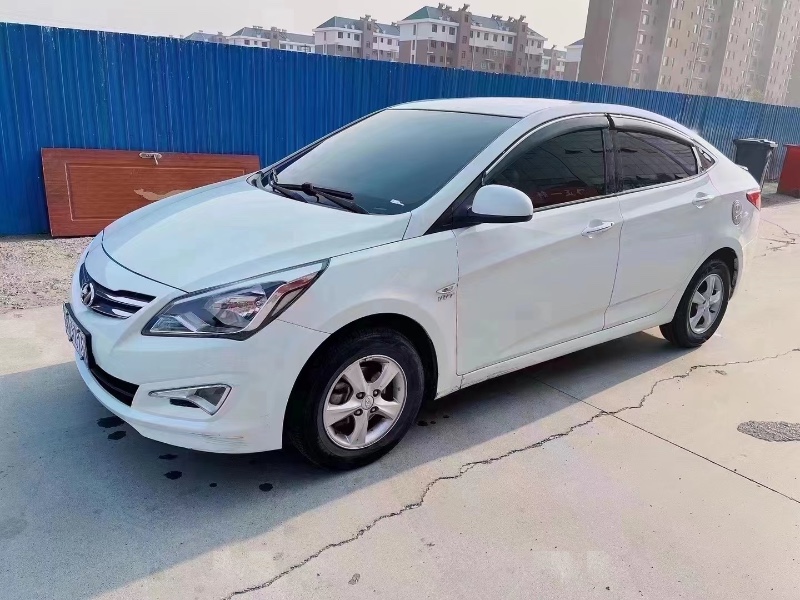 青岛17年现代瑞纳2