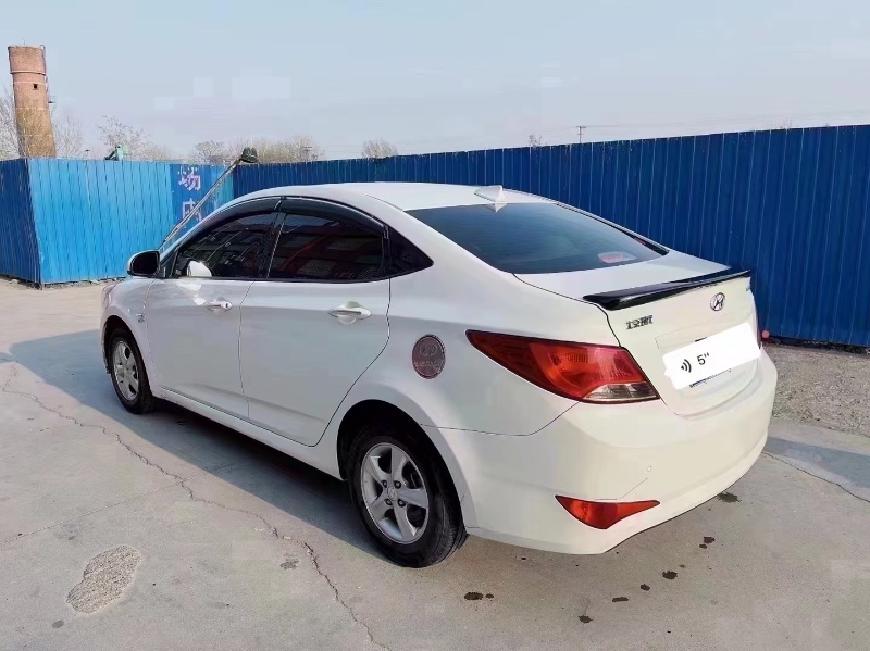 青岛17年现代瑞纳6