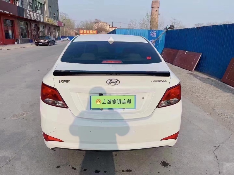 青岛17年现代瑞纳7