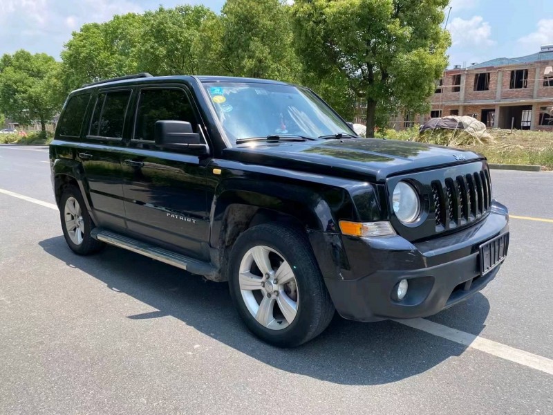 嘉興14年Jeep自由客3