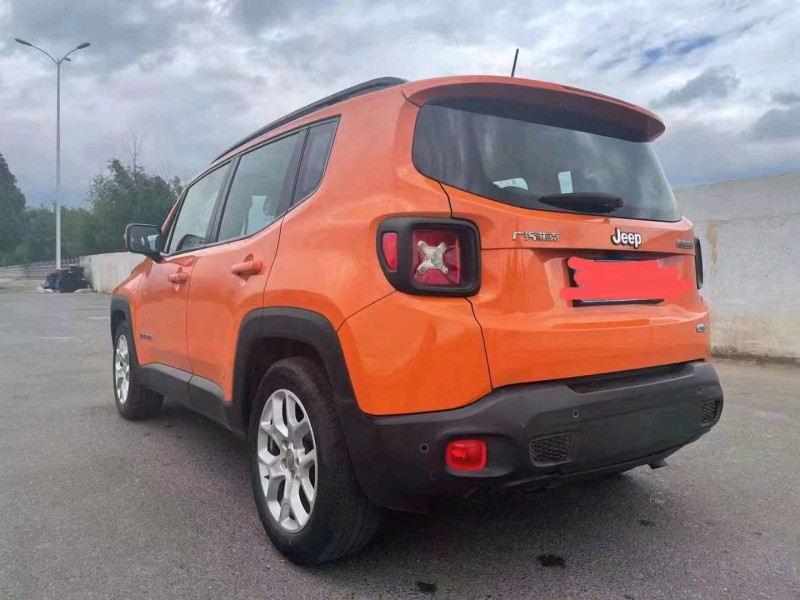 麗江17年Jeep自由俠3