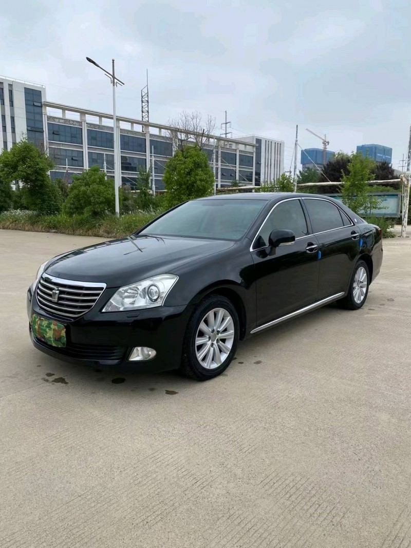 徐州11年丰田皇冠3