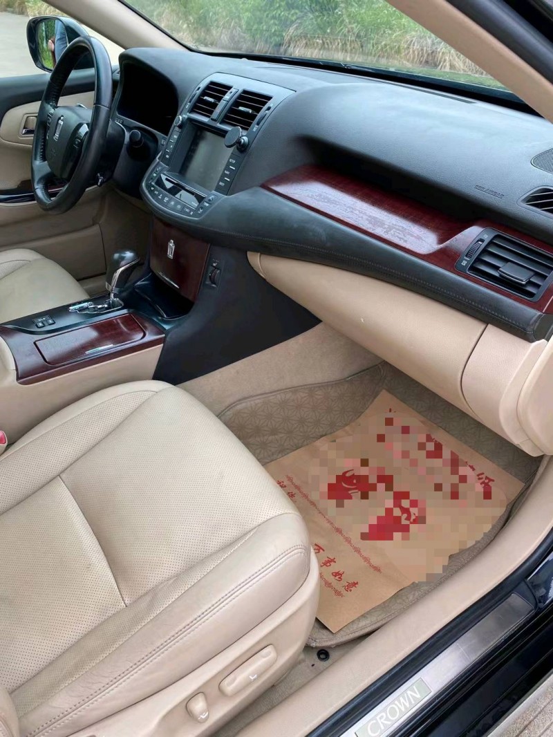 徐州11年丰田皇冠5