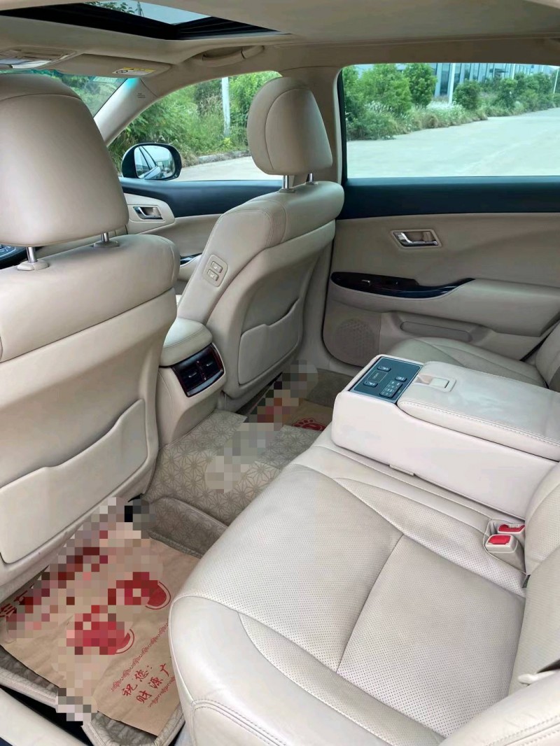 徐州11年丰田皇冠4