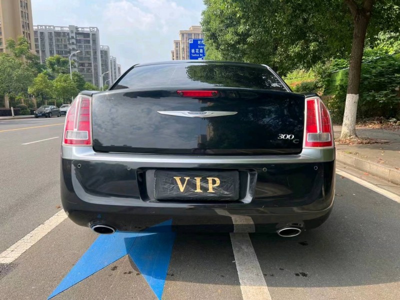常德17年克萊斯勒300C2