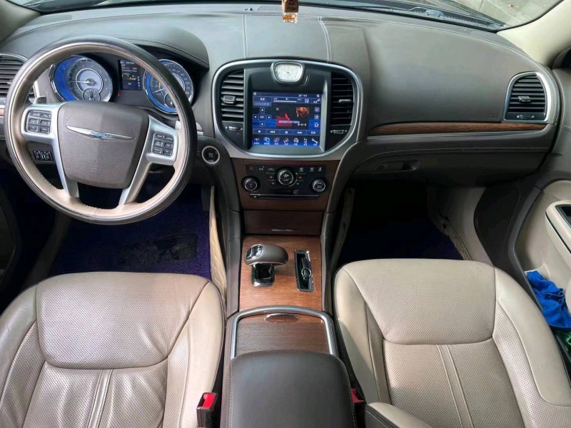 常德17年克萊斯勒300C5