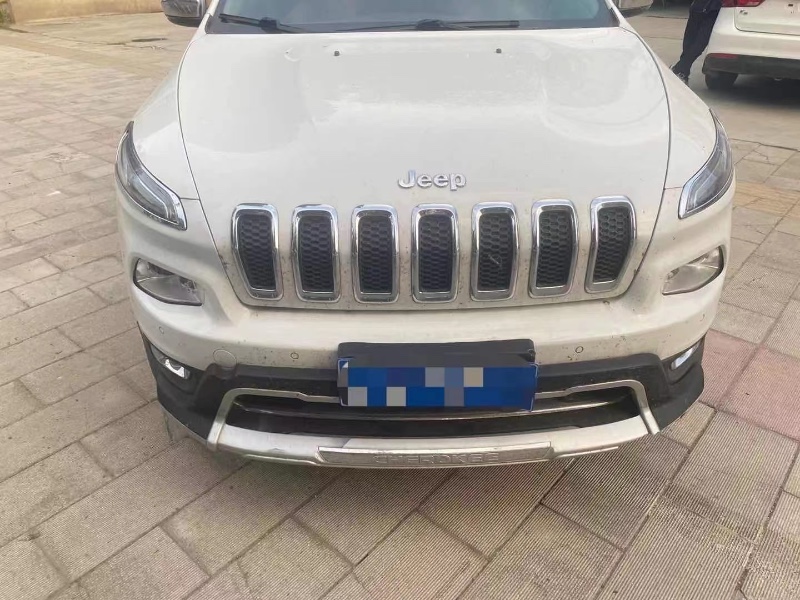 青島16年Jeep自由光1