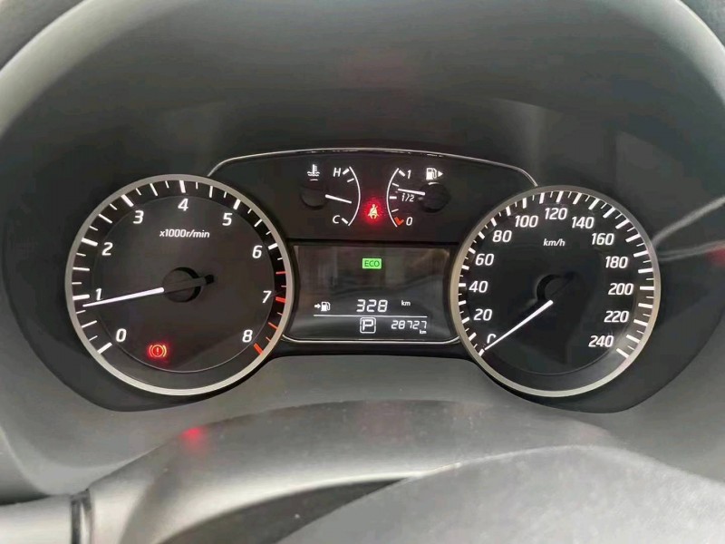重慶18年日產軒逸8
