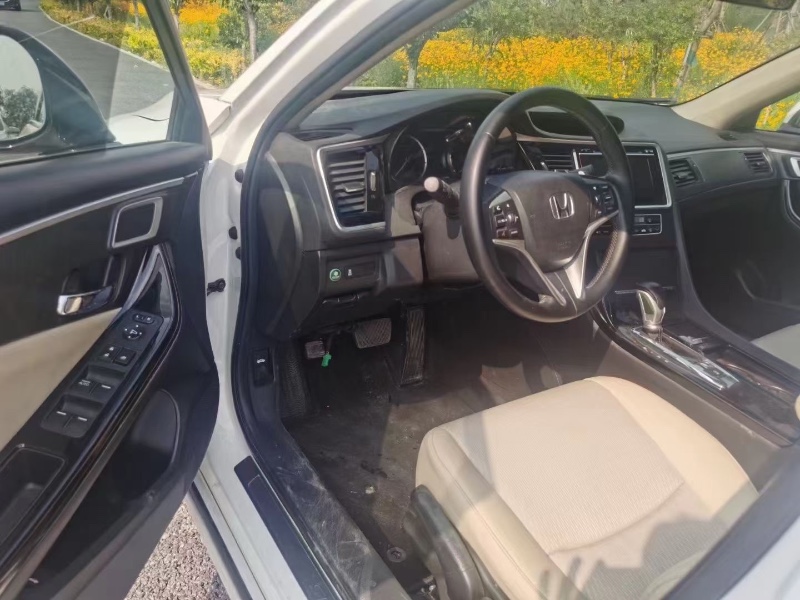 青岛16年本田思铂睿3