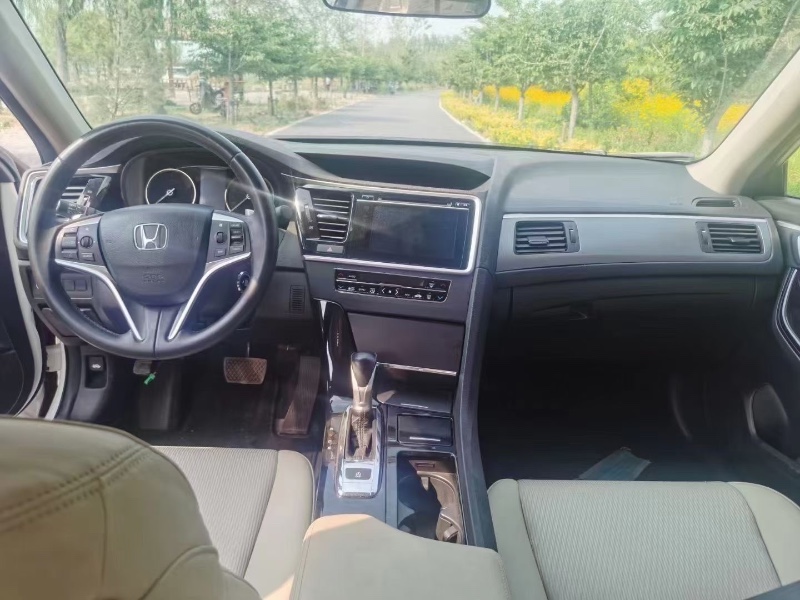 青岛16年本田思铂睿2