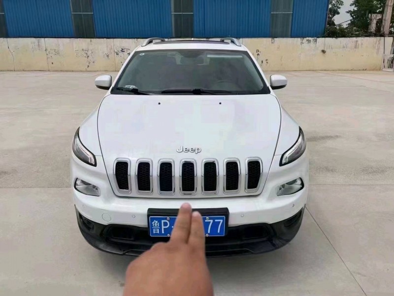 煙臺17年Jeep自由光7