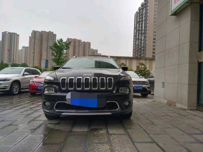 銅仁18年Jeep自由光1