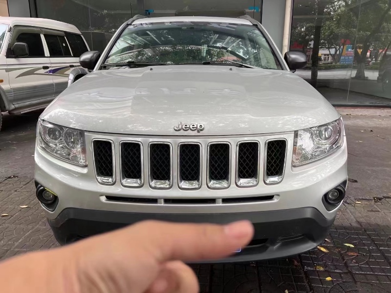 重慶12年Jeep指南者1