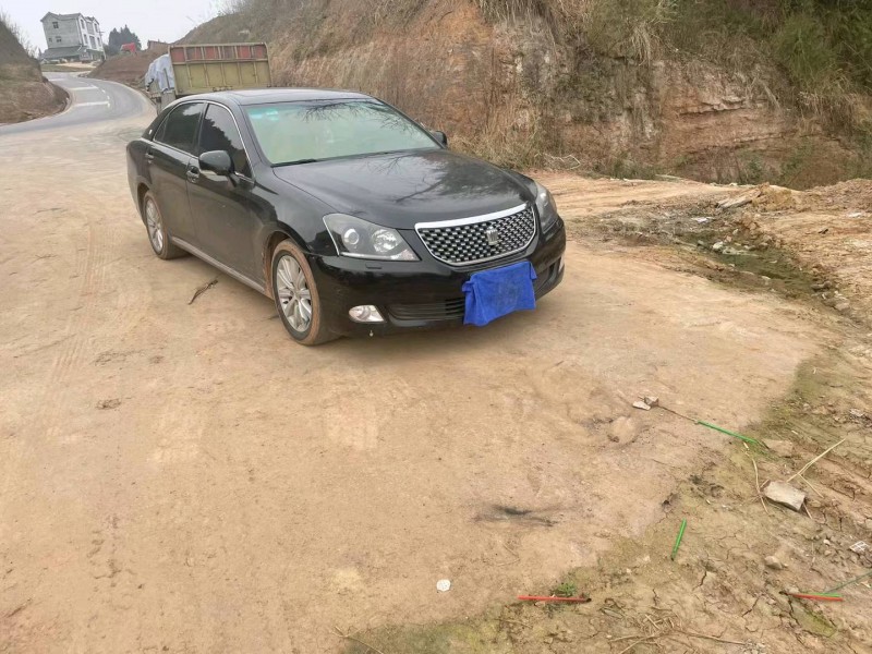 自貢11年豐田皇冠1