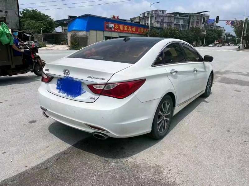 防城港13年現代索納塔八5