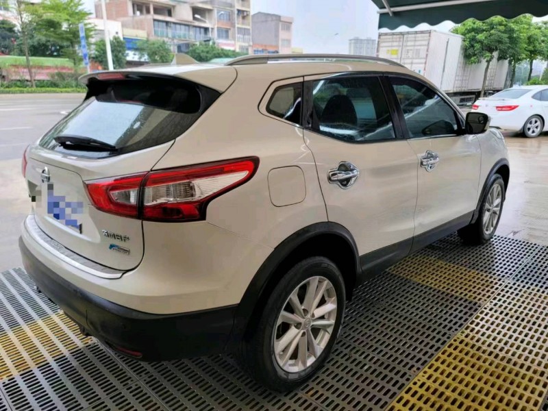 防城港17年日產逍客5