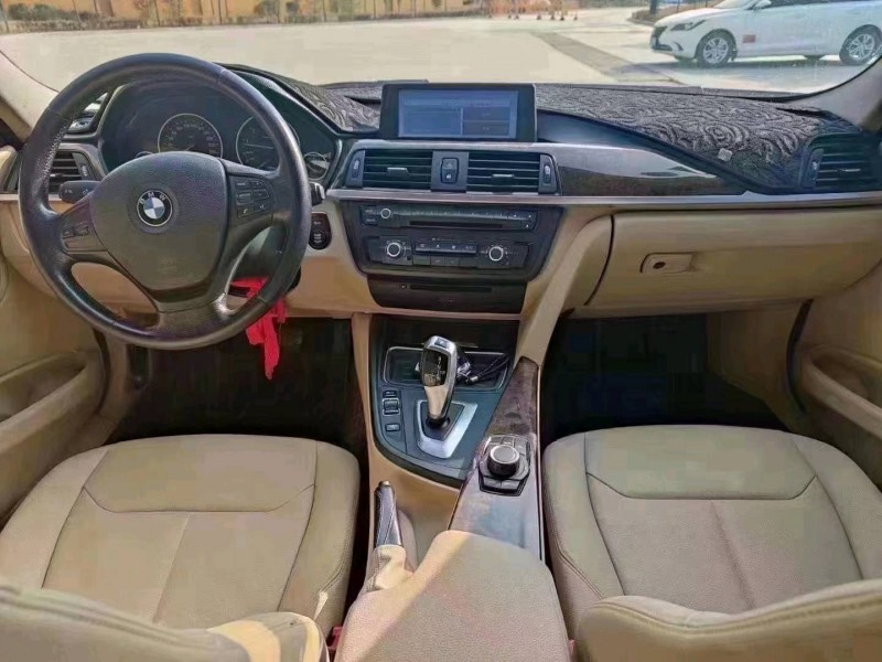 北京12年宝马3系4