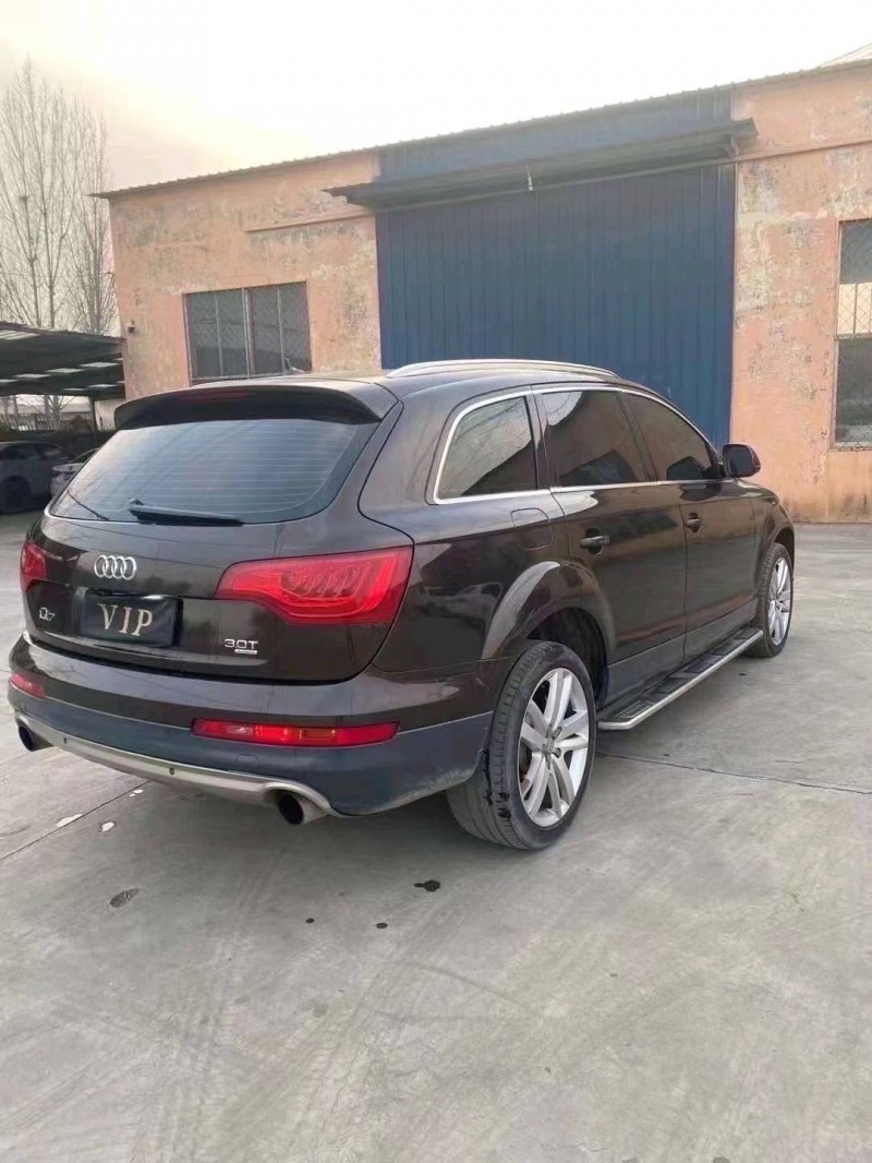 濟寧13年奧迪Q75