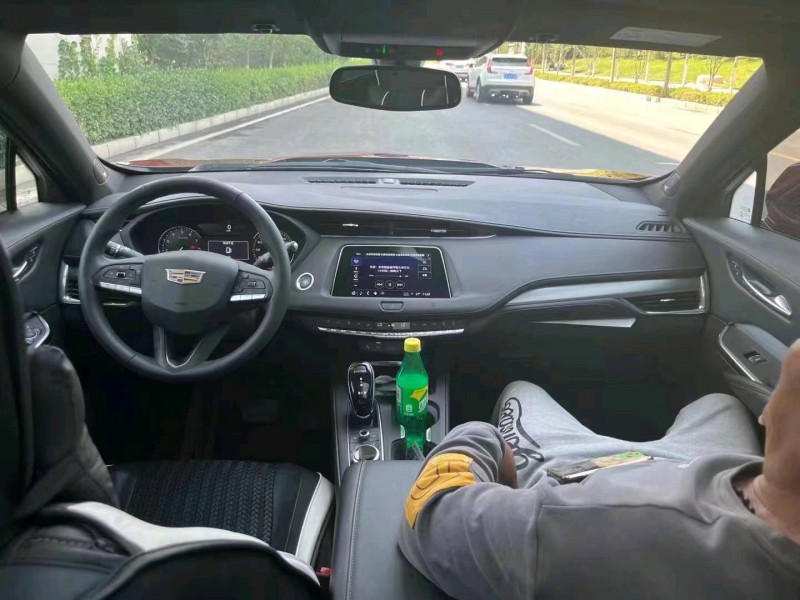 煙臺21年凱迪拉克XT48