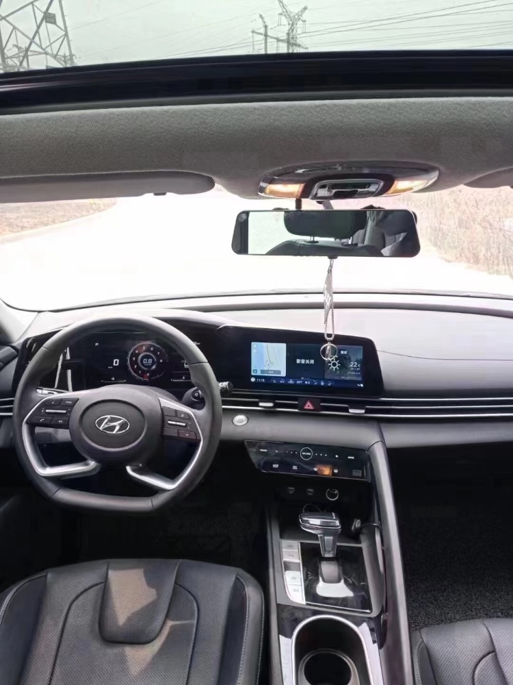 青岛21年现代伊兰特2