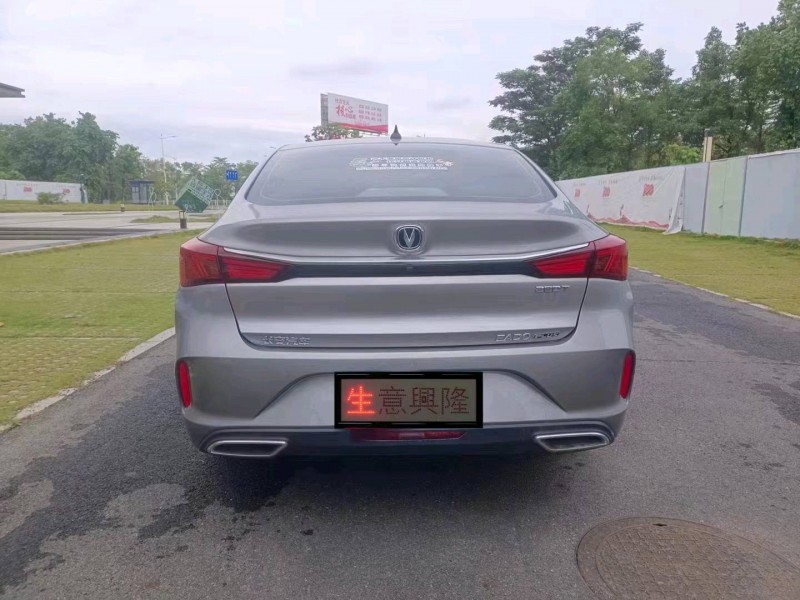 深圳20年長安汽車逸動4