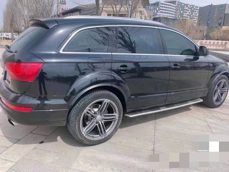 延安13年奧迪Q76