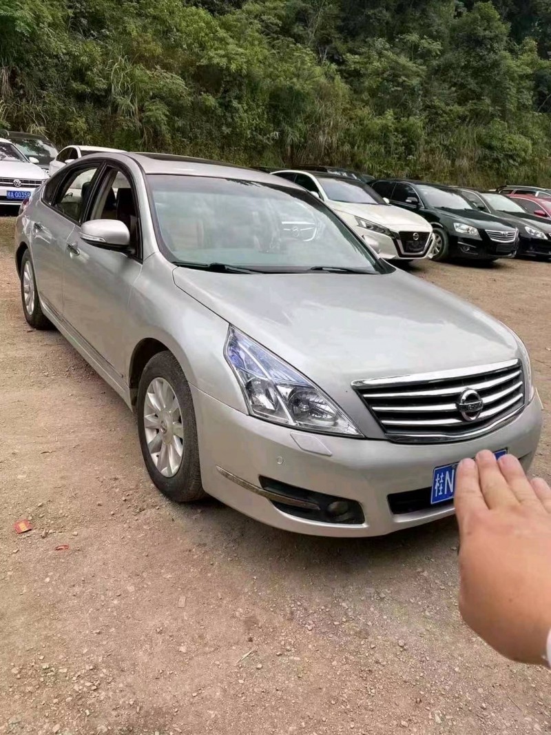 防城港10年日產天籟1
