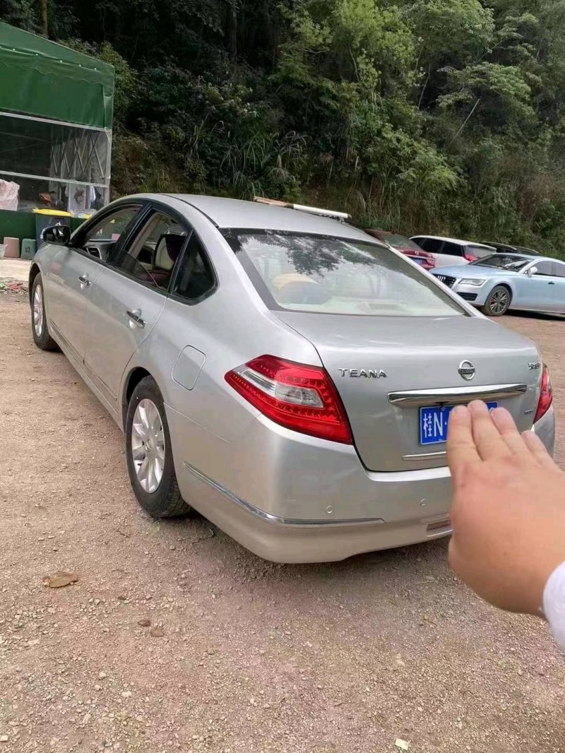 防城港10年日產天籟3