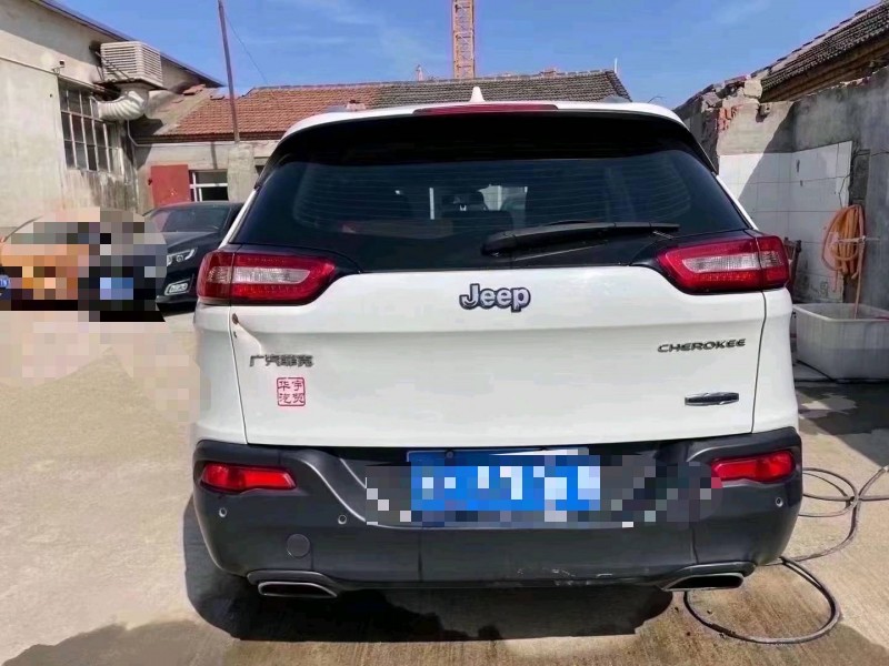 泰安17年Jeep自由光8