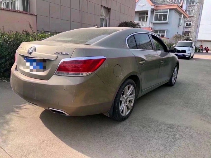 烟台11年别克君越5