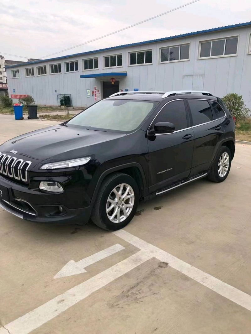 徐州17年Jeep自由光1
