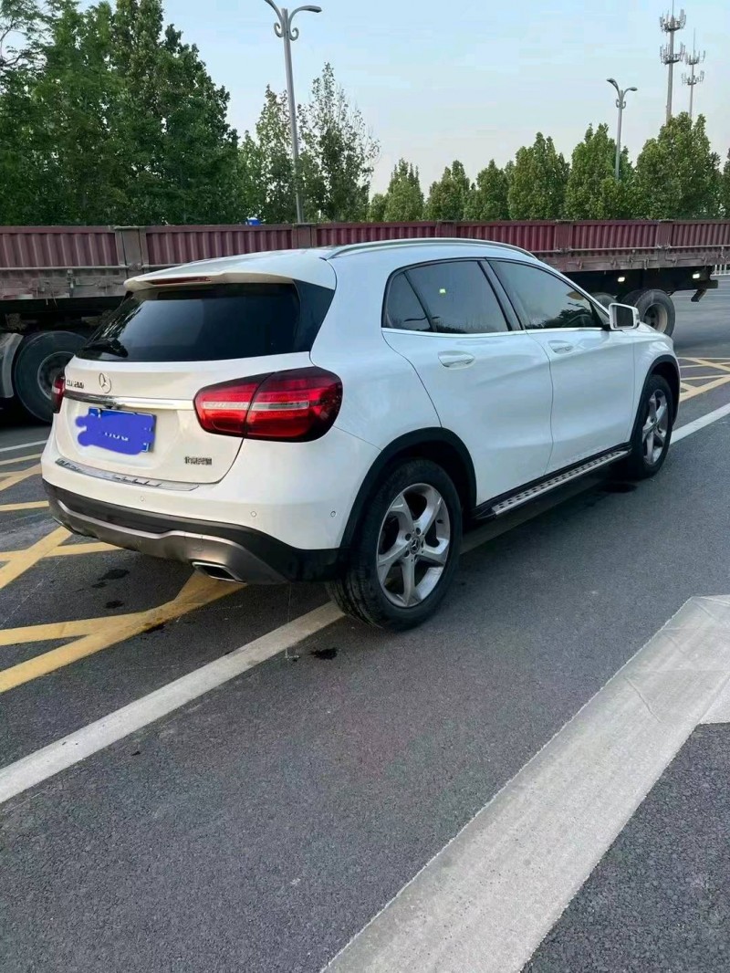 烟台17年奔驰GLA7