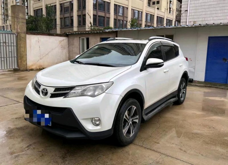 曲靖15年豐田RAV42