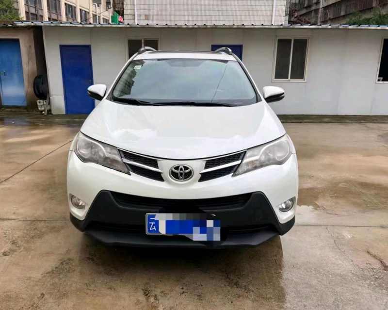 曲靖15年豐田RAV41